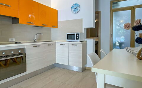 Volme: Flooring, Interior Design, Fussboden, Holz, Countertop, Möbel, Decke, Küche, Light Fixture, Küchengerät
