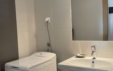 Volme: Flooring, Fussboden, Interior Design, Armatur, Bad Sink, Sinken, Badezimmer, Installation, Zimmer, Zapfhahn