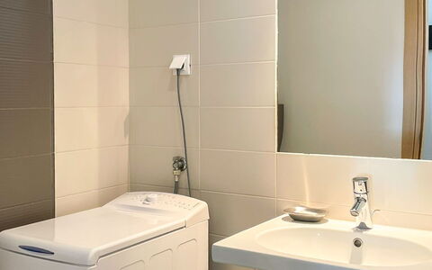 Volme: Flooring, Armatur, Wand, Fussboden, Interior Design, Bad Sink, Badezimmer, Sinken, Installation, Zapfhahn