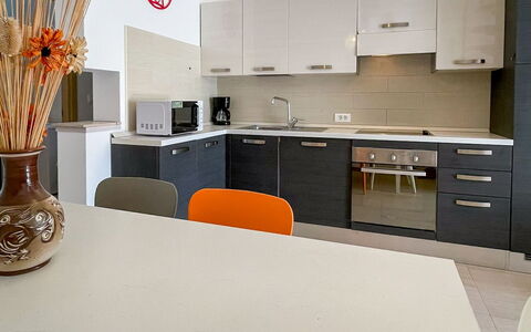 Volme: Möbel, Interior Design, Flooring, Küche, Countertop, Holz, Fussboden, Decke, Küchengerät, Cabinetry
