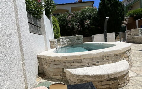 Volme: Gartenmöbel, Schatten, Garten, Beton, Flagstone, Landscaping, Hinterhof, Garten, Zimmerpflanze, Hof