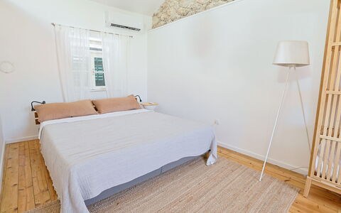 Marina: Fussboden, Flooring, Interior Design, Bett, Wand, Schlafzimmer, Möbel, Holz, Decke, Textil
