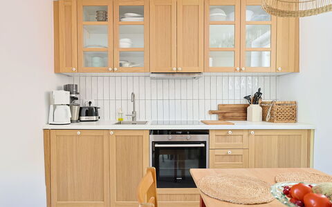 Marina: Möbel, Holz, Cabinetry, Küche, Interior Design, Flooring, Schrank, Countertop, Holzbeize, Zuhause