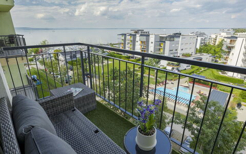 Silver: Wohnung, Wohngebiet, Urban Design, Eigentumswohnung, Balkon, Resort, Schatten, Hotel, Ferienort