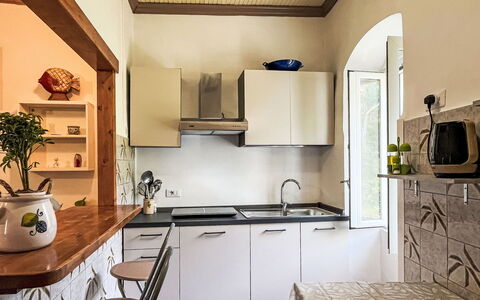 Enrico: Möbel, Küche, Interior Design, Küchengerät, Countertop, Major Appliance, Flooring, Holz, Decke, Cabinetry