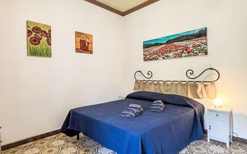 Enrico: Fussboden, Flooring, Interior Design, Zimmer, Schlafzimmer, Bett, Bilderrahmen, Holzbeize, Linens, Bettdecke