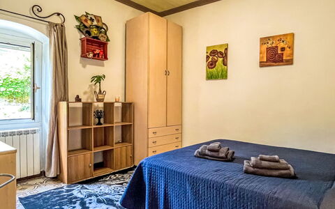 Enrico: Möbel, Interior Design, Wand, Flooring, Fussboden, Schlafzimmer, Holz, Zimmer, Bett, Decke