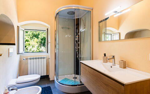 Oliver: Armatur, Badezimmer, Interior Design, Zapfhahn, Flooring, Installation, Sinken, Fussboden, Zuhause, Bad Sink