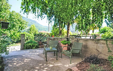 Boscolago: Vegetation, Frühling, Gartenmöbel, Tisch Im Freien, Schatten, Garten, Blumentopf, Stuhl, Garten, Zimmerpflanze
