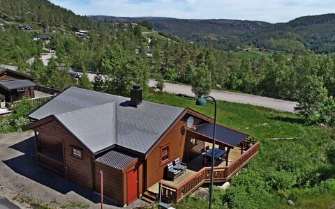 Bjørnbu: Holz, Haus, Dach, Hütte, Zuhause, Ländliches Gebiet, Landschaft, Grundstueck, Menschliche Siedlung, Steigung