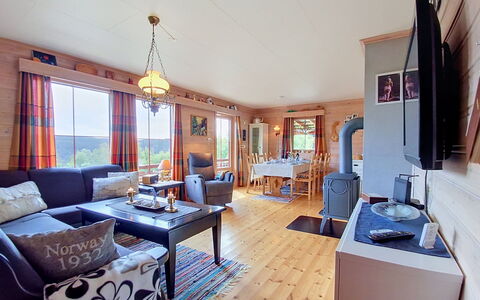 Bjørnbu: Möbel, Holz, Interior Design, Flooring, Decke, Fussboden, Zimmer, Stuhl, Wohnzimmer, Zuhause
