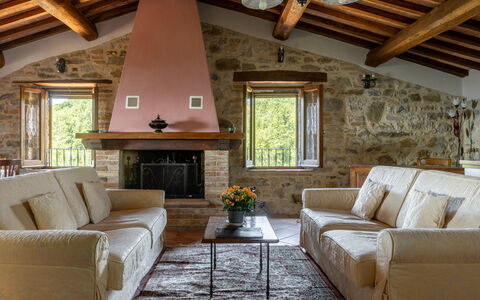 Villa Daluma, Private Pool in Todi: Möbel, Interior Design, Flooring, Wand, Couch, Holz, Fussboden, Zimmer, Wohnzimmer, Decke