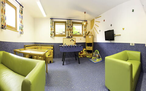Auffach 606: Möbel, Interior Design, Decke, Zimmer, Erholungsraum, Stuhl, Hotel, Zimmerpflanze, Light Fixture
