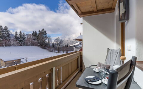Auffach 606: Wohnung, Hartholz, Holzbeize, Balkon, Einfrieren, Hotel