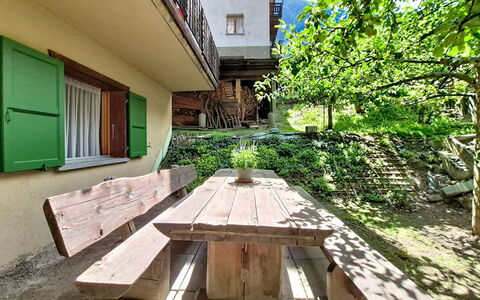 Jägerheim: Möbel, Interior Design, Stuhl, Gartenmöbel, Natürliches Material, Schatten, Tisch Im Freien, Design, Restaurant, Küche & Esszimmer Tisch
