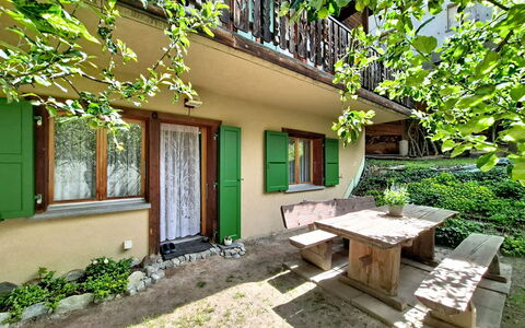 Jägerheim: Möbel, Interior Design, Stuhl, Gartenmöbel, Natürliches Material, Schatten, Tisch Im Freien, Design, Restaurant, Küche & Esszimmer Tisch