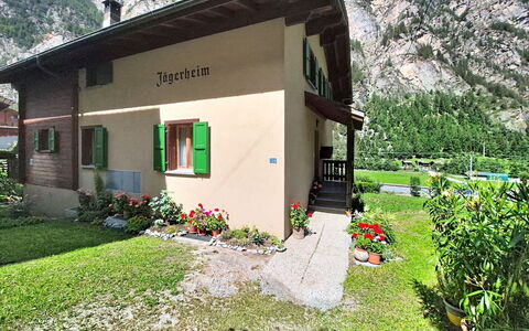 Jägerheim: Möbel, Interior Design, Stuhl, Gartenmöbel, Natürliches Material, Schatten, Tisch Im Freien, Design, Restaurant, Küche & Esszimmer Tisch