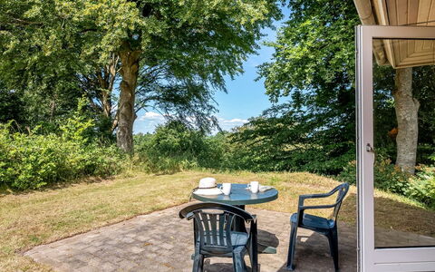 Aagot - 250M from the Sea: Möbel, Interior Design, Stuhl, Gartenmöbel, Natürliches Material, Schatten, Tisch Im Freien, Design, Restaurant, Küche & Esszimmer Tisch