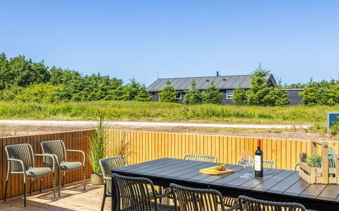 Indra - 800M from the Sea: Möbel, Interior Design, Stuhl, Gartenmöbel, Natürliches Material, Schatten, Tisch Im Freien, Design, Restaurant, Küche & Esszimmer Tisch