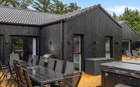 Lillesol - 1.3Km from the Sea: Möbel, Interior Design, Stuhl, Gartenmöbel, Natürliches Material, Schatten, Tisch Im Freien, Design, Restaurant, Küche & Esszimmer Tisch