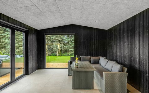 Lillesol - 1.3Km from the Sea: Möbel, Interior Design, Stuhl, Gartenmöbel, Natürliches Material, Schatten, Tisch Im Freien, Design, Restaurant, Küche & Esszimmer Tisch