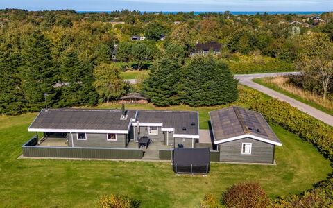 Christiern - 600M from the Sea: Wohngebiet, Zuhause, Haus, Dach, Landschaft, Einfach, Estate, Grundstueck, Hütte, Vorort