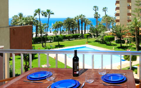 Son de Mar Gondola: Möbel, Interior Design, Stuhl, Gartenmöbel, Natürliches Material, Schatten, Tisch Im Freien, Design, Restaurant, Küche & Esszimmer Tisch