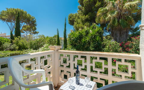 Casa Bonita: Möbel, Interior Design, Stuhl, Gartenmöbel, Natürliches Material, Schatten, Tisch Im Freien, Design, Restaurant, Küche & Esszimmer Tisch