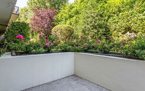 Annabel: Möbel, Interior Design, Stuhl, Gartenmöbel, Natürliches Material, Schatten, Tisch Im Freien, Design, Restaurant, Küche & Esszimmer Tisch