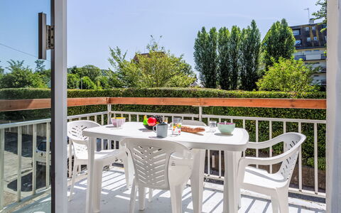 Annabel: Möbel, Interior Design, Stuhl, Gartenmöbel, Natürliches Material, Schatten, Tisch Im Freien, Design, Restaurant, Küche & Esszimmer Tisch