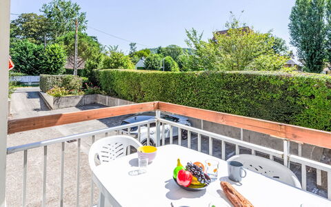 Annabel: Möbel, Interior Design, Stuhl, Gartenmöbel, Natürliches Material, Schatten, Tisch Im Freien, Design, Restaurant, Küche & Esszimmer Tisch