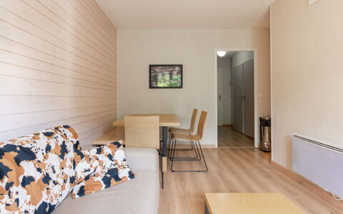 Ax-Les-Thermes 602: Möbel, Interior Design, Stuhl, Gartenmöbel, Natürliches Material, Schatten, Tisch Im Freien, Design, Restaurant, Küche & Esszimmer Tisch