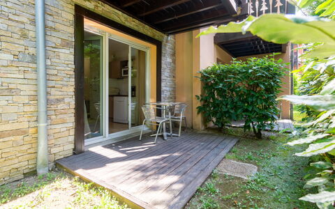 Ax-Les-Thermes 603: Tür, Schatten, Veranda, Home Door, Garten, Hinterhof, Holzbeize, Hartholz, Landscaping, Garten
