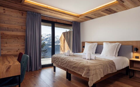 La Rosière 620: Holz, Hartholz, Planke, Holzbeize, Holz, Sperrholz, Holzboden, Schlafzimmer, Balkon, Hotel