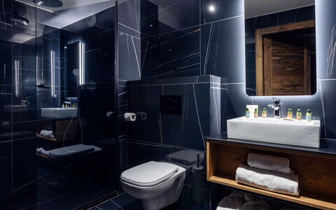 La Rosière 620: Flooring, Interior Design, Fussboden, Decke, Armatur, Badezimmer, Fliese, Zapfhahn, Installation, Light Fixture