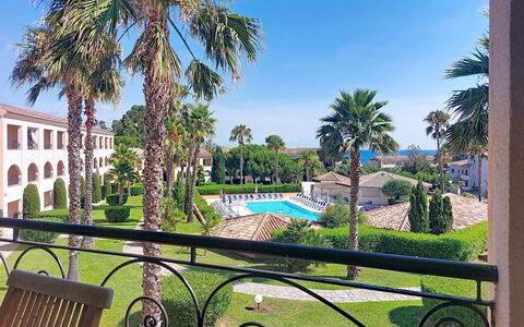 Bravone 610: Baum, Resort, Wohngebiet, Schwimmbad, Hazienda, Estate, Gartenmöbel, Schatten, Villa