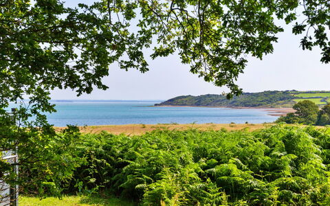 Seascape: Blau, Wasser, Grün, Gewässer, Vegetation, Natürliche Landschaft, Küste, Horizont, Sommer, Küsten Und Ozeanische Forms