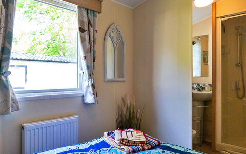Seascape: Interior Design, Möbel, Schlafzimmer, Textil, Bett, Fussboden, Decke, Bettdecke, Beleuchtung, Flooring