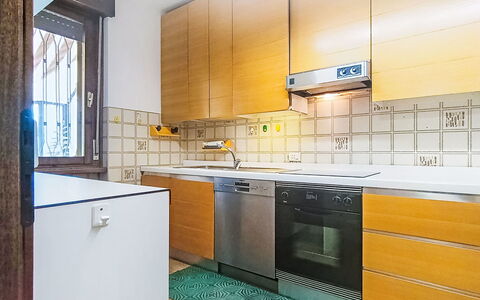 Locanda dei Nonni: Küche, Flooring, Countertop, Major Appliance, Küchengerät, Holz, Interior Design, Cabinetry, Fussboden, Fliese