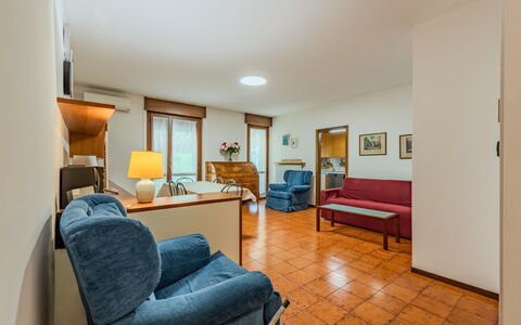Locanda dei Nonni: Interior Design, Flooring, Möbel, Fussboden, Zimmer, Wohnung, Decke, Bilderrahmen, Couch, Wohnzimmer