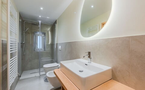 Ca' Alma Dolomia: Flooring, Fussboden, Badezimmer, Armatur, Wand, Interior Design, Holz, Bad Sink, Sinken, Decke