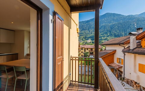Ca' Alma Dolomia: Zuhause, Wohnung, Balkon, Holzbeize, Bergdorf, Veranda