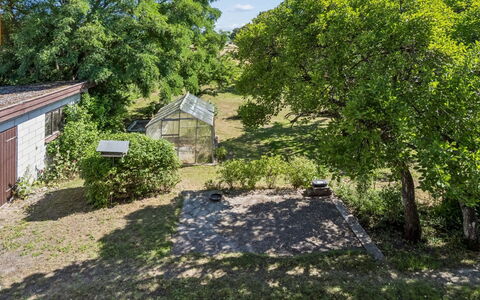 Helge - 10Km from the Sea: Baum, Gras, Blatt, Vegetation, Strauch, Landschaft, Garten, Ländliches Gebiet, Pflanzengemeinschaft