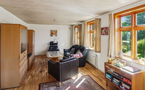 Helge - 10Km from the Sea: Möbel, Interior Design, Flooring, Fussboden, Couch, Holz, Decke, Holzboden, Zimmer, Wohnzimmer