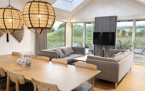 Tayara - 900M from the Sea: Möbel, Interior Design, Flooring, Fussboden, Holz, Decke, Couch, Light Fixture, Wohnzimmer, Tabelle