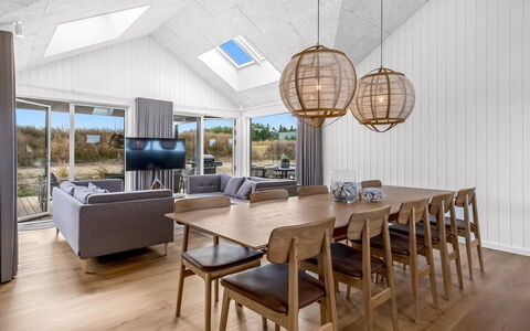Tayara - 900M from the Sea: Flooring, Interior Design, Holz, Fussboden, Decke, Möbel, Holzboden, Hartholz, Küche & Esszimmer Tisch, Wohnzimmer