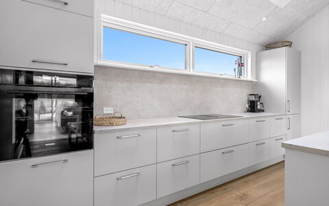 Tayara - 900M from the Sea: Flooring, Küche, Countertop, Holz, Fussboden, Interior Design, Cabinetry, Decke, Major Appliance, Küchengerät