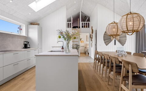Tayara - 900M from the Sea: Flooring, Interior Design, Holz, Decke, Möbel, Light Fixture, Fussboden, Holzboden, Beleuchtung, Küche