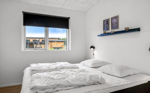 Constance - 900M from the Sea: Wand, Interior Design, Schlafzimmer, Decke, Holz, Fussboden, Bett, Flooring, Zimmer, Möbel