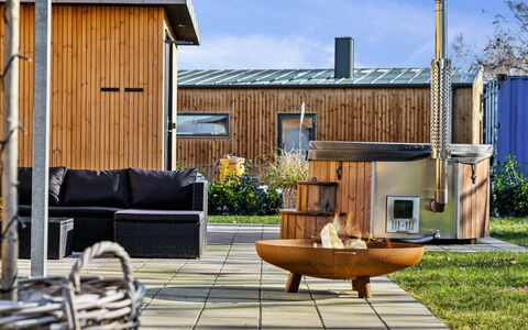 Constance - 900M from the Sea: Holz, Holzbeize, Hartholz, Stuhl, Gartenmöbel, Schatten, Deck, Outdoor Struktur, Terrasse, Hinterhof